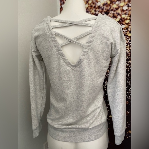 XS Gap fit sweater​​​​​​​​​​ - Picture 3 of 6